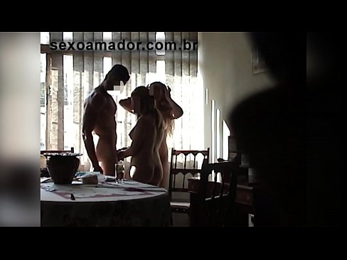 ❤️ Prietenii sexuali invită un bărbat uriaș și o partidă în trei cu el ️❌ at porn ro.porngifer.ru ❌