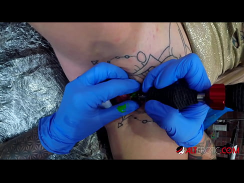❤️ Sully Savage, o bunăciune extrem de tatuată, și-a făcut un tatuaj pe clitorisul ei ️❌ at porn ro.porngifer.ru ❌